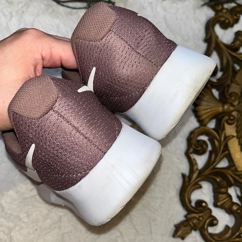 Nike Tanjun Mauve Sneakers